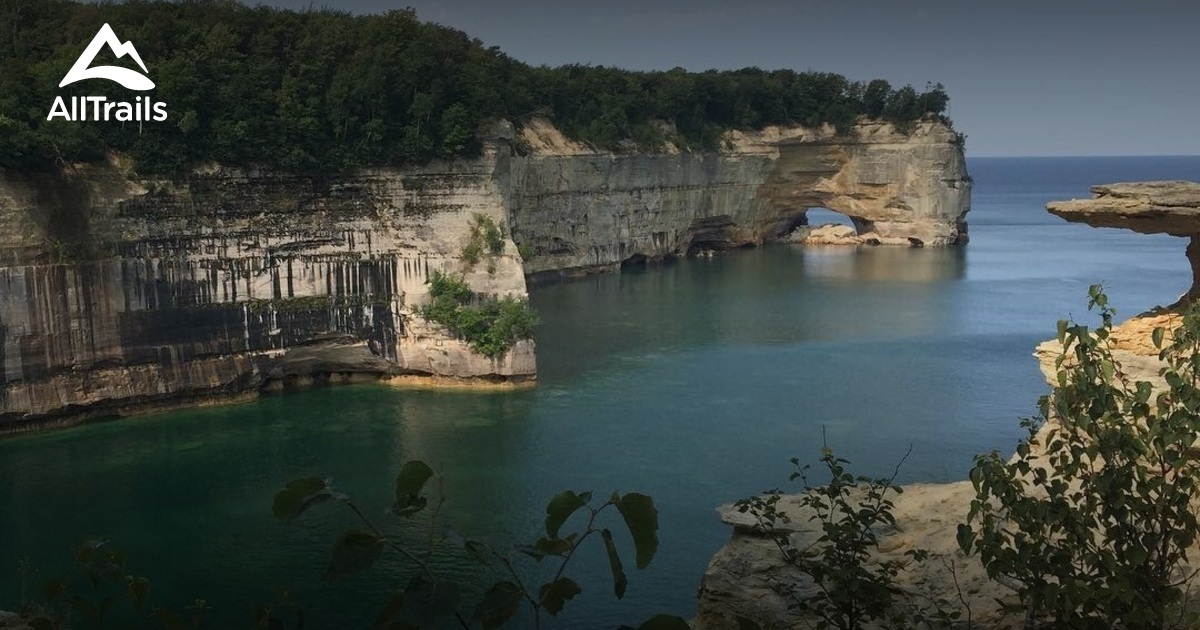 best hikes in pictured rocks